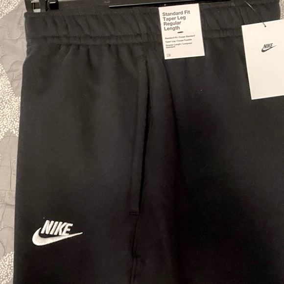 NWT Nike Men's Sportswear Club Fleece Jogger/Sweatpants Black/White. Size: XL - Picture 9 of 15